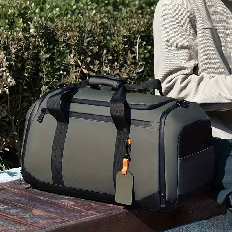 sac de voyage homme -reposant sur banc